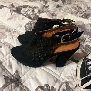 Report Womens Larz Platform Heels
